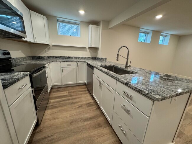 Foto del edificio - 1411 Rosemary Ln