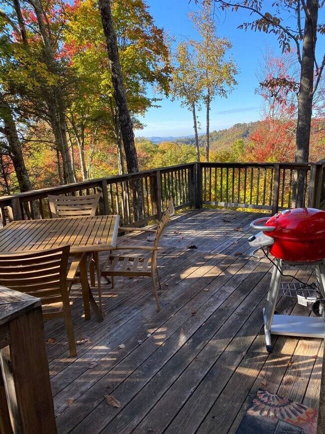 Foto del edificio - 390 Fall Creek Meadows Ln