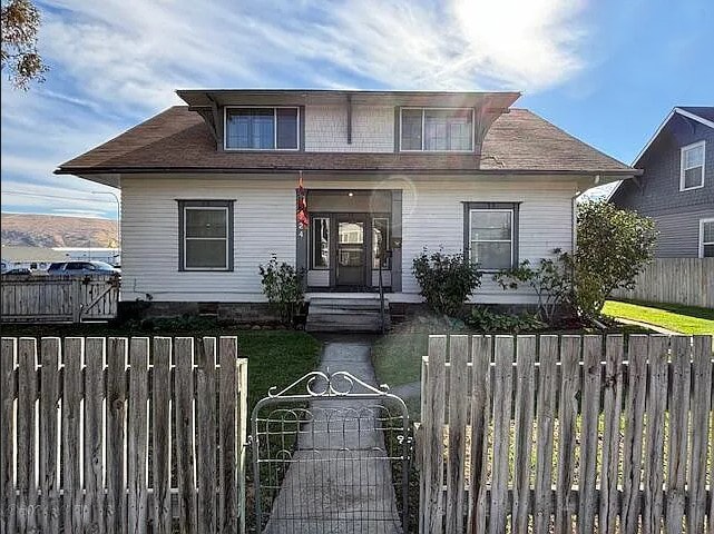 Building Photo - 124 E Orchard Ave