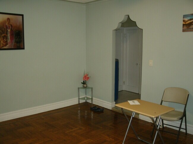 Foto del edificio - 300 E 45th St