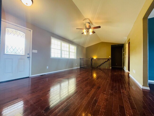 Foto del edificio - Gorgeous Custom 5 Bedroom, 3 Bathroom Home...