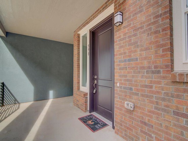 Foto del edificio - 598 E Hinsdale Ave