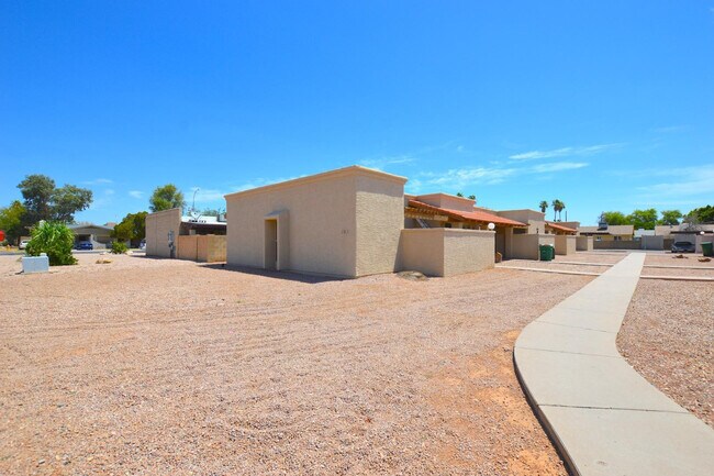 Foto del edificio - 785 N Arrowhead Dr