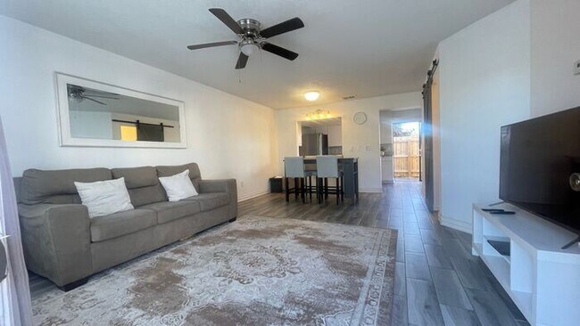 Foto del edificio - 1718 Silver Creek Ct