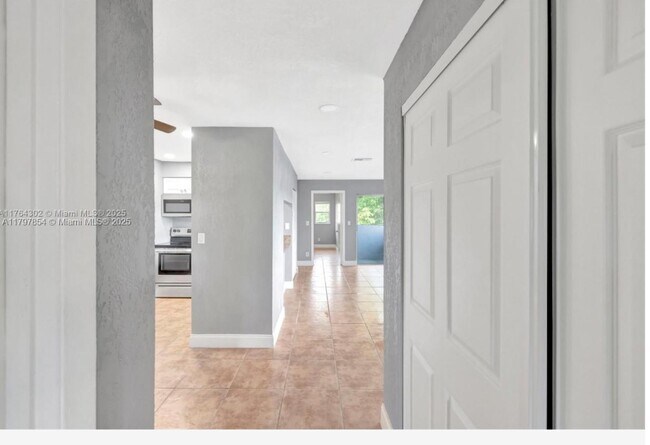 Foto del edificio - 825 SW 10th St