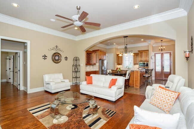 Foto del edificio - Fully Furnished, All-Inclusive Lakefront L...