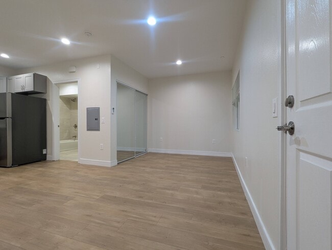 Foto del edificio - 14411 Vanowen St.