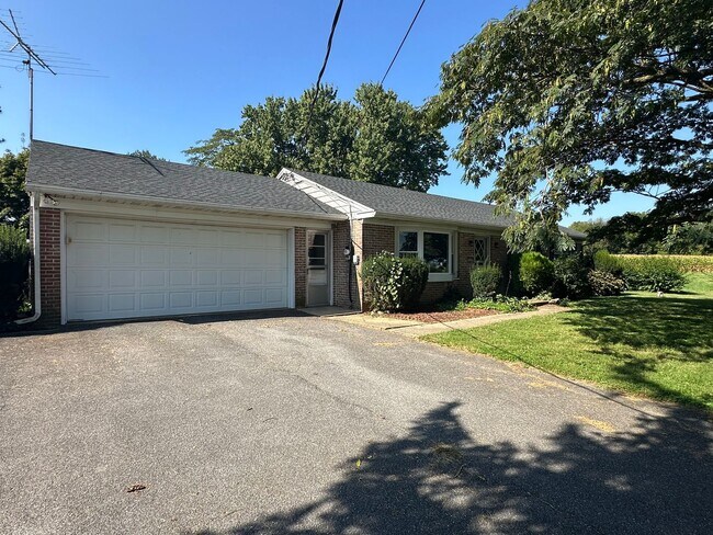 Foto del edificio - 3 Bedroom Ranch Home in Lampeter Strasburg...