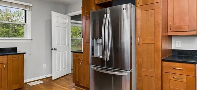 Foto del edificio - 7734 Forest Rd