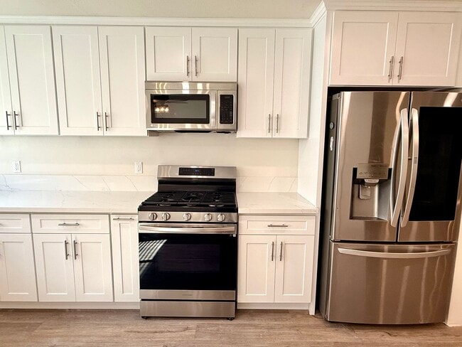 Foto del edificio - Beautifully Updated 3-Bedroom Tri-Level Co...