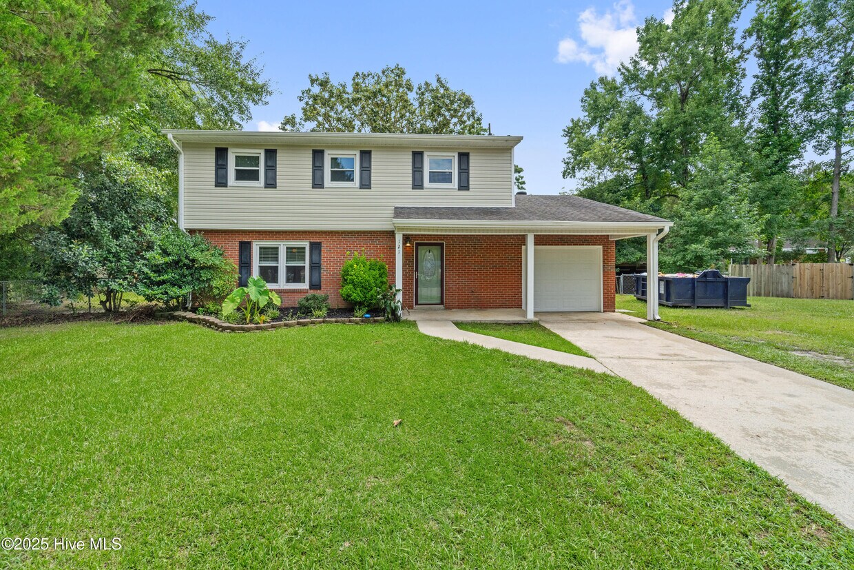 Foto principal - 121 Lance Ct