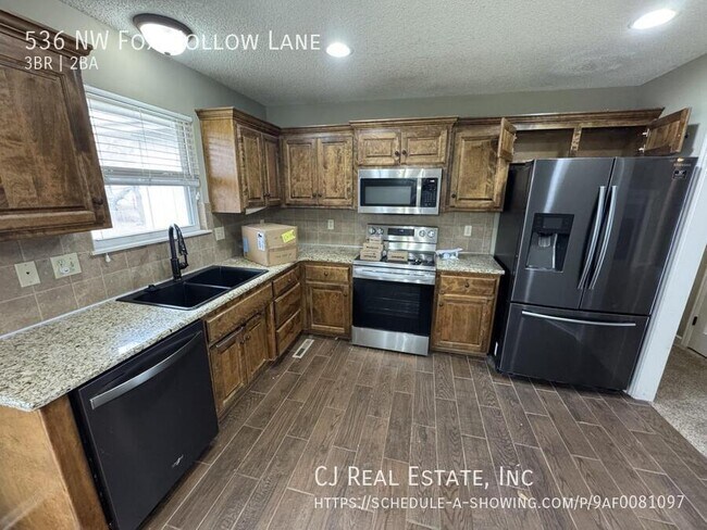 Foto del edificio - 536 NW Fox Hollow Ln