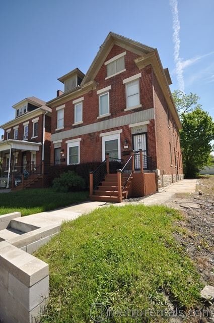 Primary Photo - Beautiful 3 bedroom 2 bathroom duplex