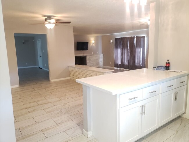 Foto del edificio - Historic District 3 be d3 bath home w/ RV gate