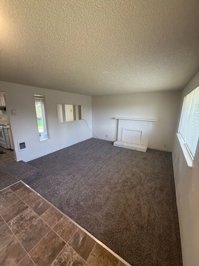 Building Photo - Bethel-Danebo Home