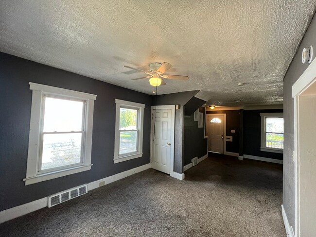 Foto del edificio - 3318 E 128th St