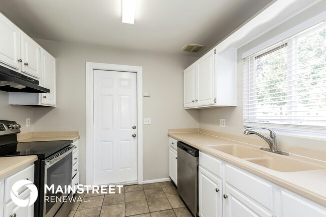 Building Photo - 120 Miller Dr