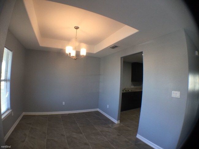 Building Photo - 3206 Hill Crest Dr