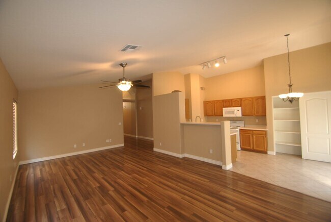 Building Photo - 623 N Sunway Dr