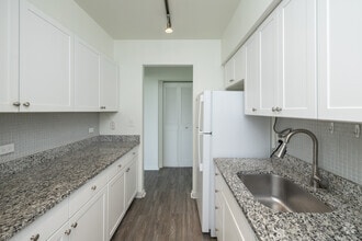 2BR, 2BA - 1,216SF - Kitchen - 740 River Drive