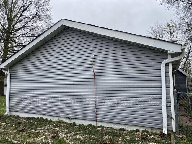 Building Photo - 125 Mohan Dr
