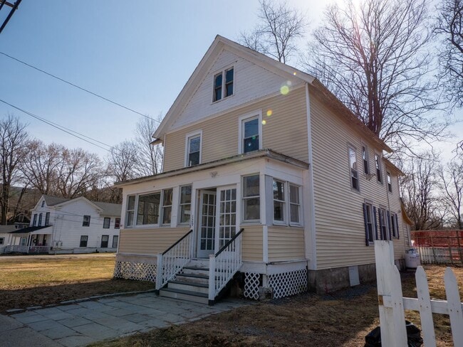 Building Photo - 129 Center St