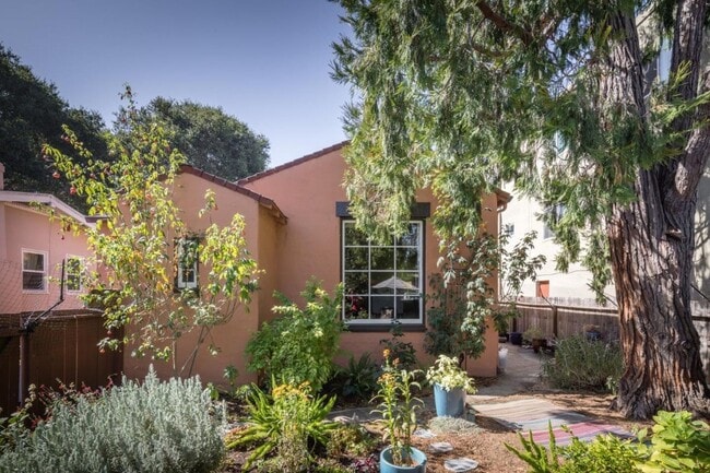 Building Photo - 1053 El Camino Real