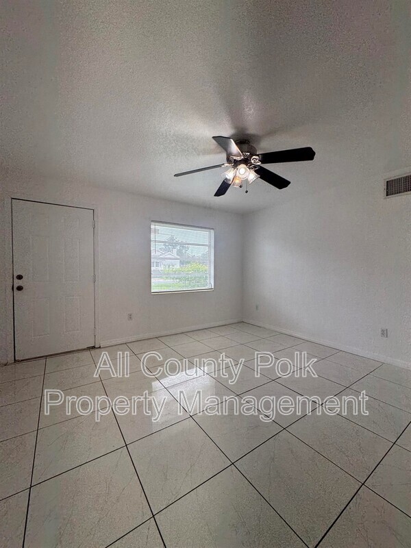 Building Photo - 1625 E Fern Rd