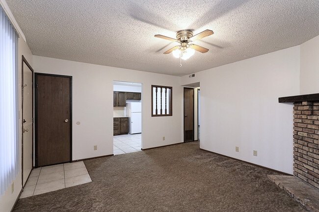 Building Photo - 816 G St