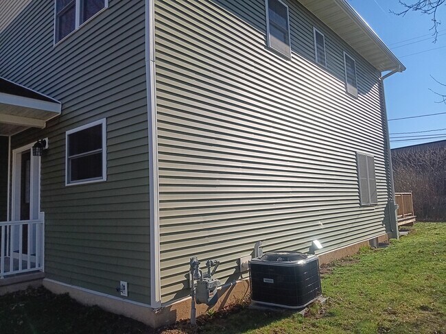 Foto del edificio - 811 N State St