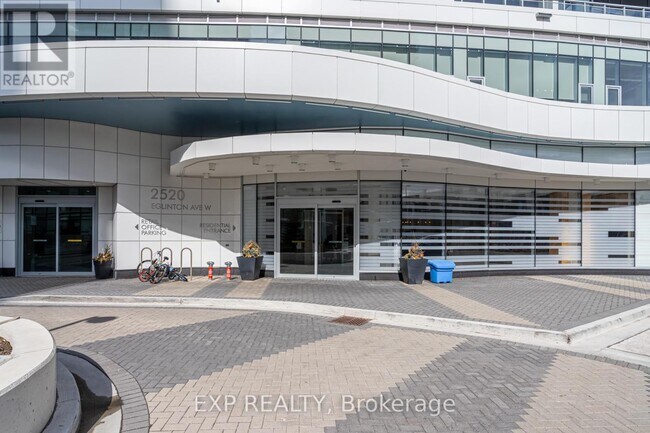 Photo du bâtiment - 2520-2520 Eglinton Ave W