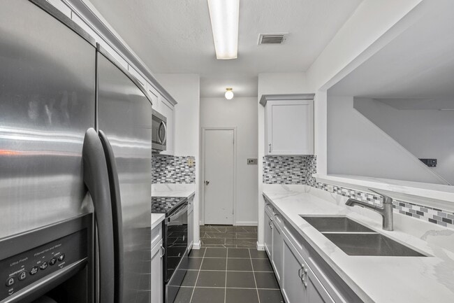 Building Photo - 3124 Holly Hall St