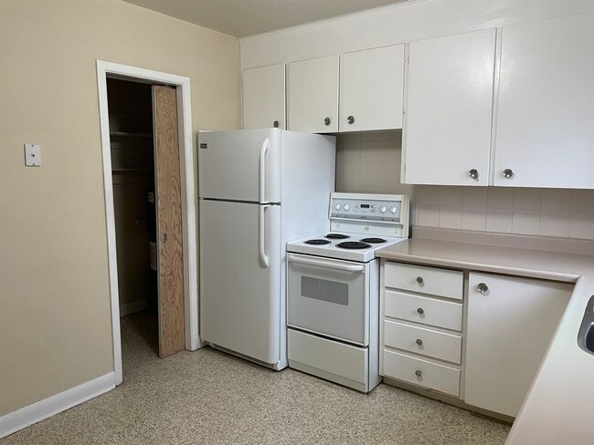 Building Photo - CHARMING 2-BEDROOM APARTMENT FOR RENT IN O...