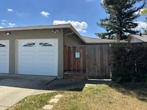 Building Photo - 3976-3978 Bismarck Dr