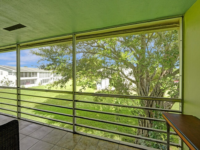 Foto del edificio - 232 Farnham J