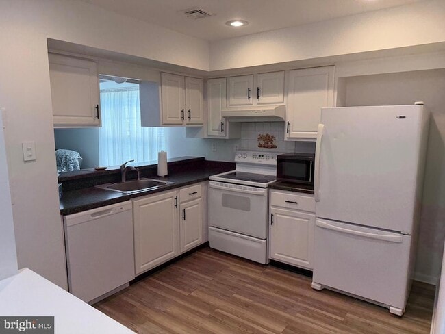 Foto del edificio - 106 Pinewood Dr