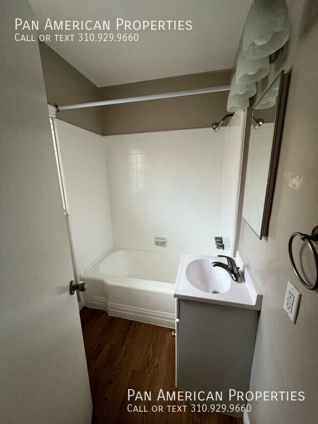 Foto del edificio - 335 S Los Robles Ave