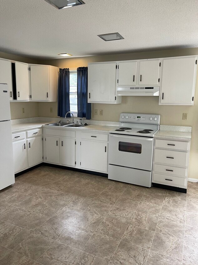 4 McNally Ter Unit 4, Newport, ME 04953 Apartments 4 McNally Ter