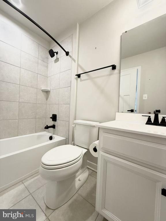 Foto del edificio - 6666 Ballenger Run Blvd