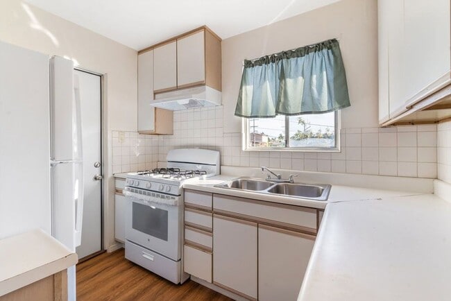 Building Photo - San Diego Modern 2-Bed/1-Bath Home with Laundry, Yard, and More Await!