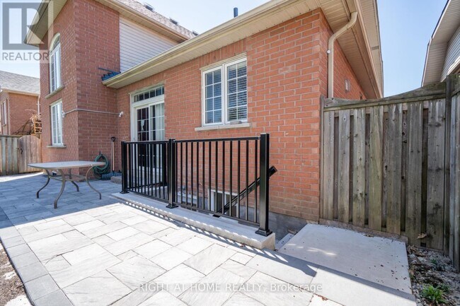 Building Photo - 113 Mackey Dr