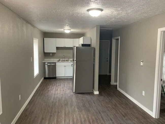 Building Photo - Newly remodeled 2 bedroom home