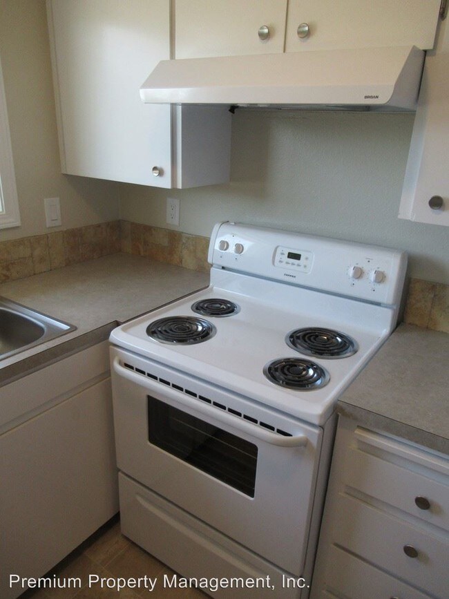 Building Photo - 3 br, 1 bath Apartment - 2065 Debbie Way NE