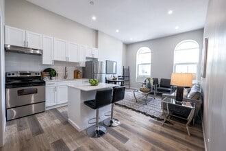 Building Photo - 178 Front St N