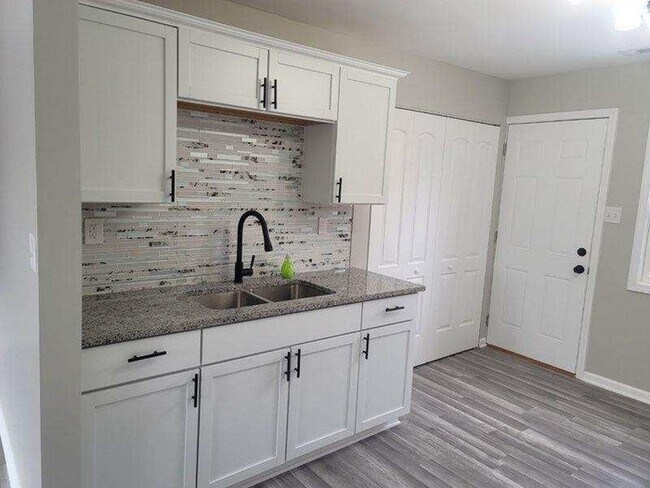 Foto del edificio - New Rehabbed home close to the train and toll roads
