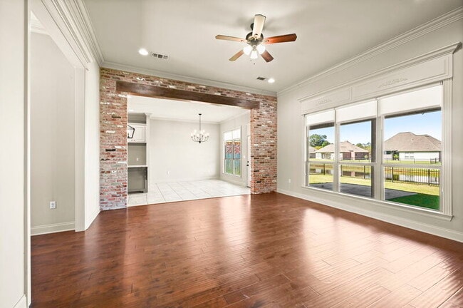 Foto del edificio - 16923 Bradford Ave