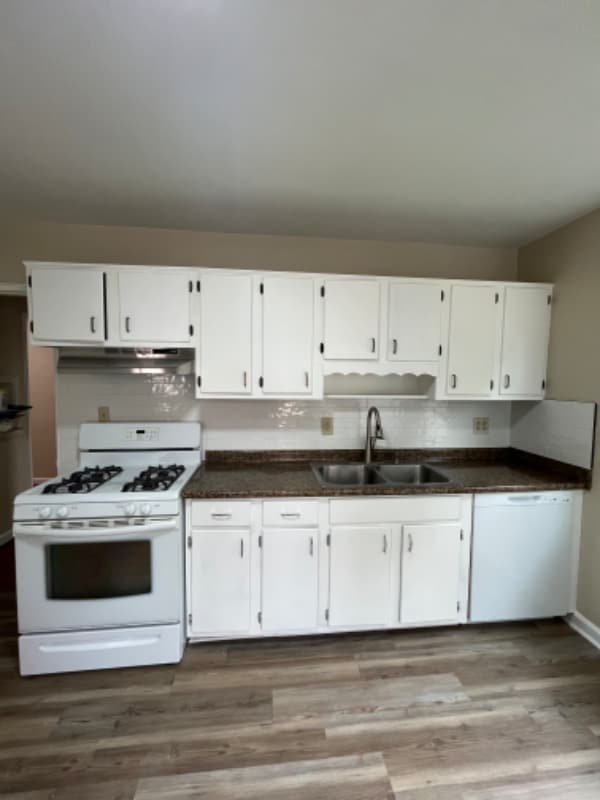 Building Photo - 4023 Valley View Dr
