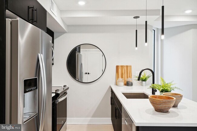 Foto del edificio - 6604 Ridge Ave