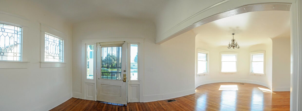 Building Photo - 207 Palm Pl