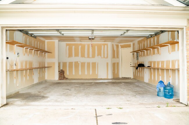 Building Photo - 1421 Rainbow Parke Dr